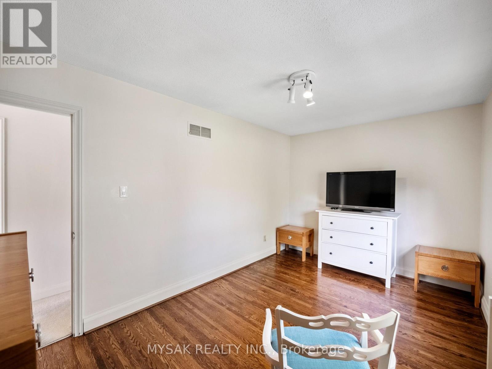 21 Oak Hampton Boulevard, Toronto, ON