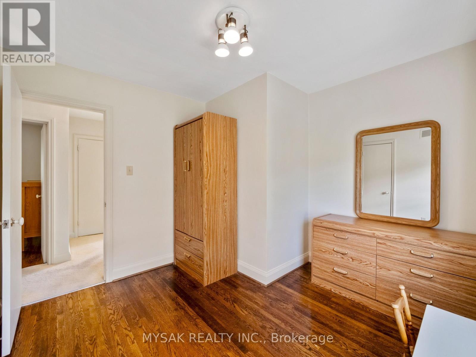 21 Oak Hampton Boulevard, Toronto, ON