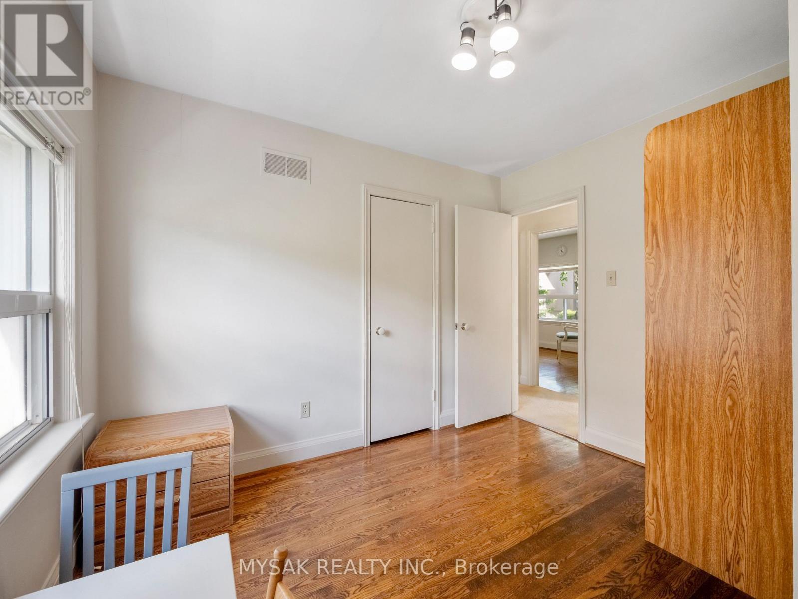 21 Oak Hampton Boulevard, Toronto, ON