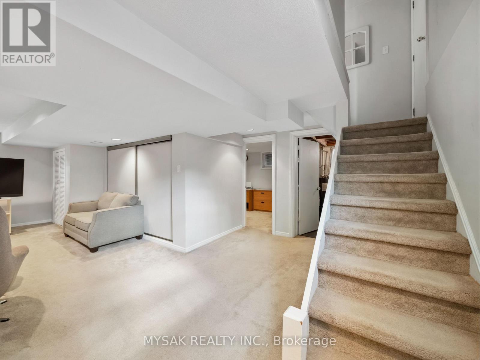 21 Oak Hampton Boulevard, Toronto, ON