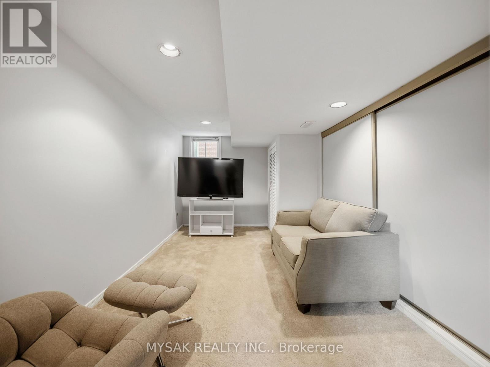 21 Oak Hampton Boulevard, Toronto, ON