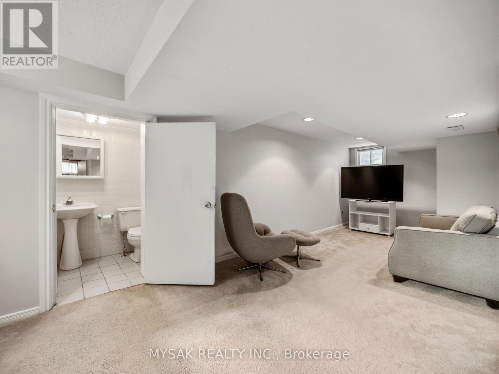 21 Oak Hampton Boulevard, Toronto, ON
