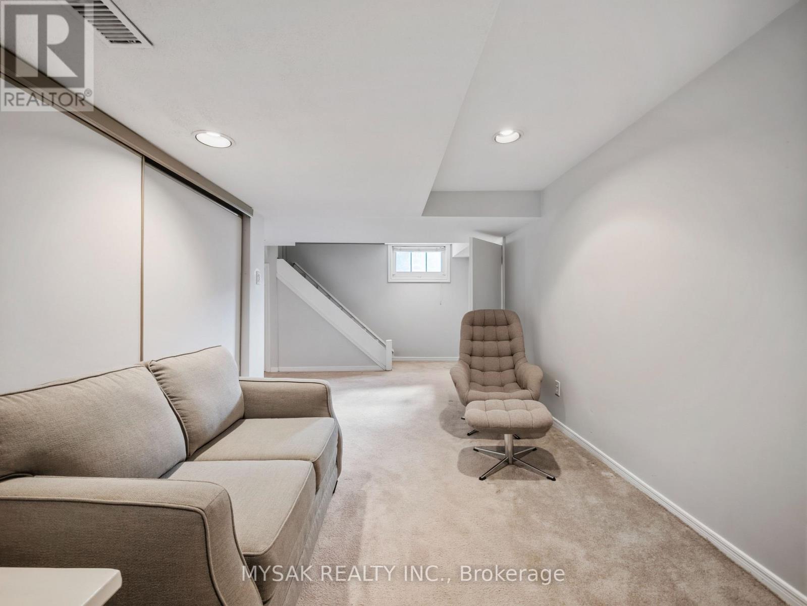 21 Oak Hampton Boulevard, Toronto, ON