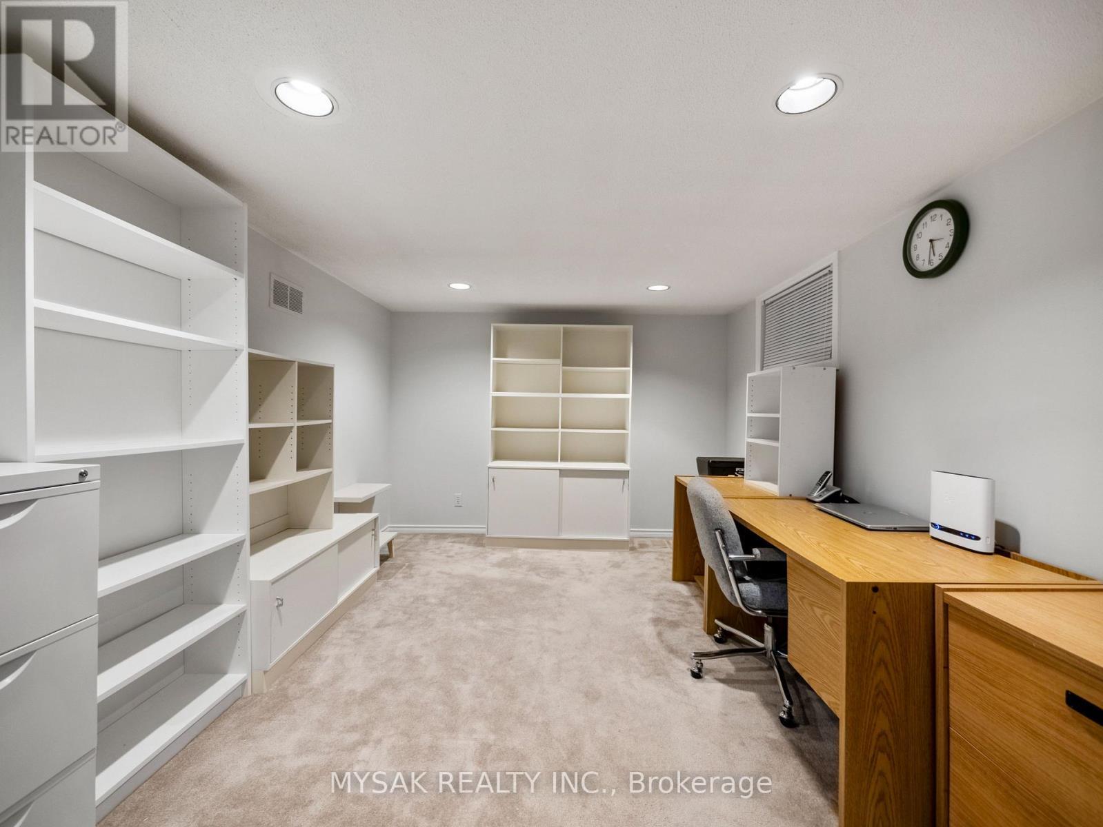 21 Oak Hampton Boulevard, Toronto, ON