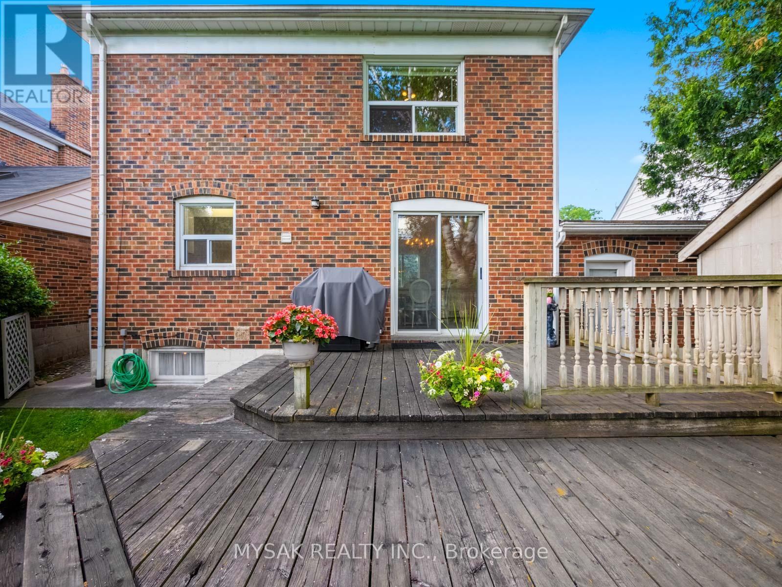 21 Oak Hampton Boulevard, Toronto, ON