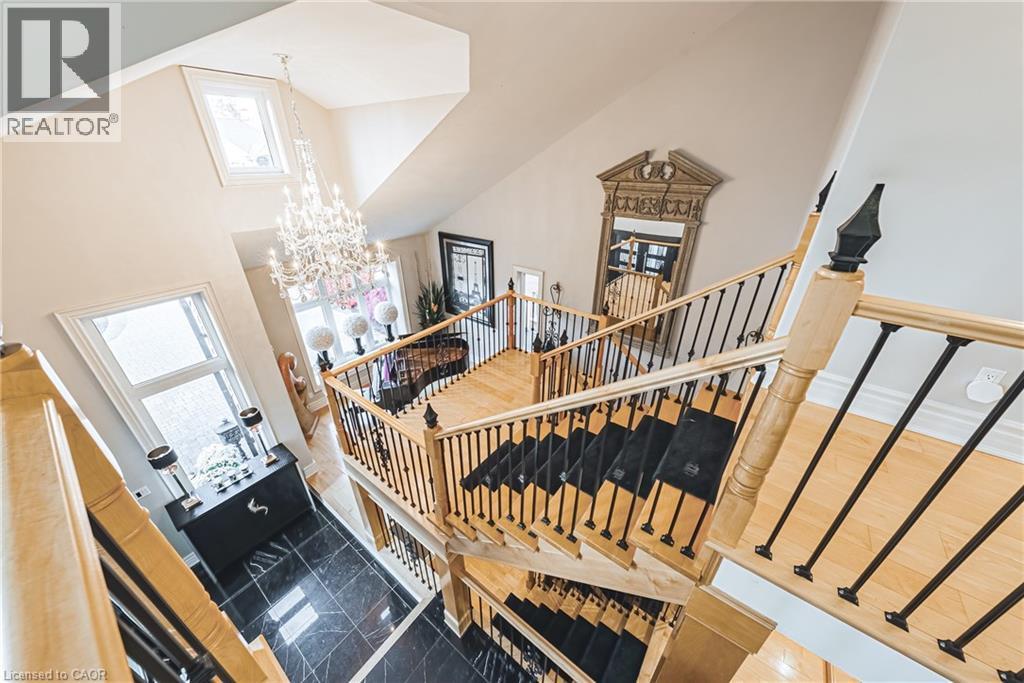 712 Highvalley Road, Ancaster, ON