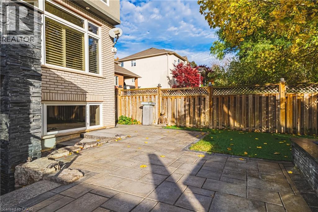 Patio terrace - 712 Highvalley Road, Ancaster, ON