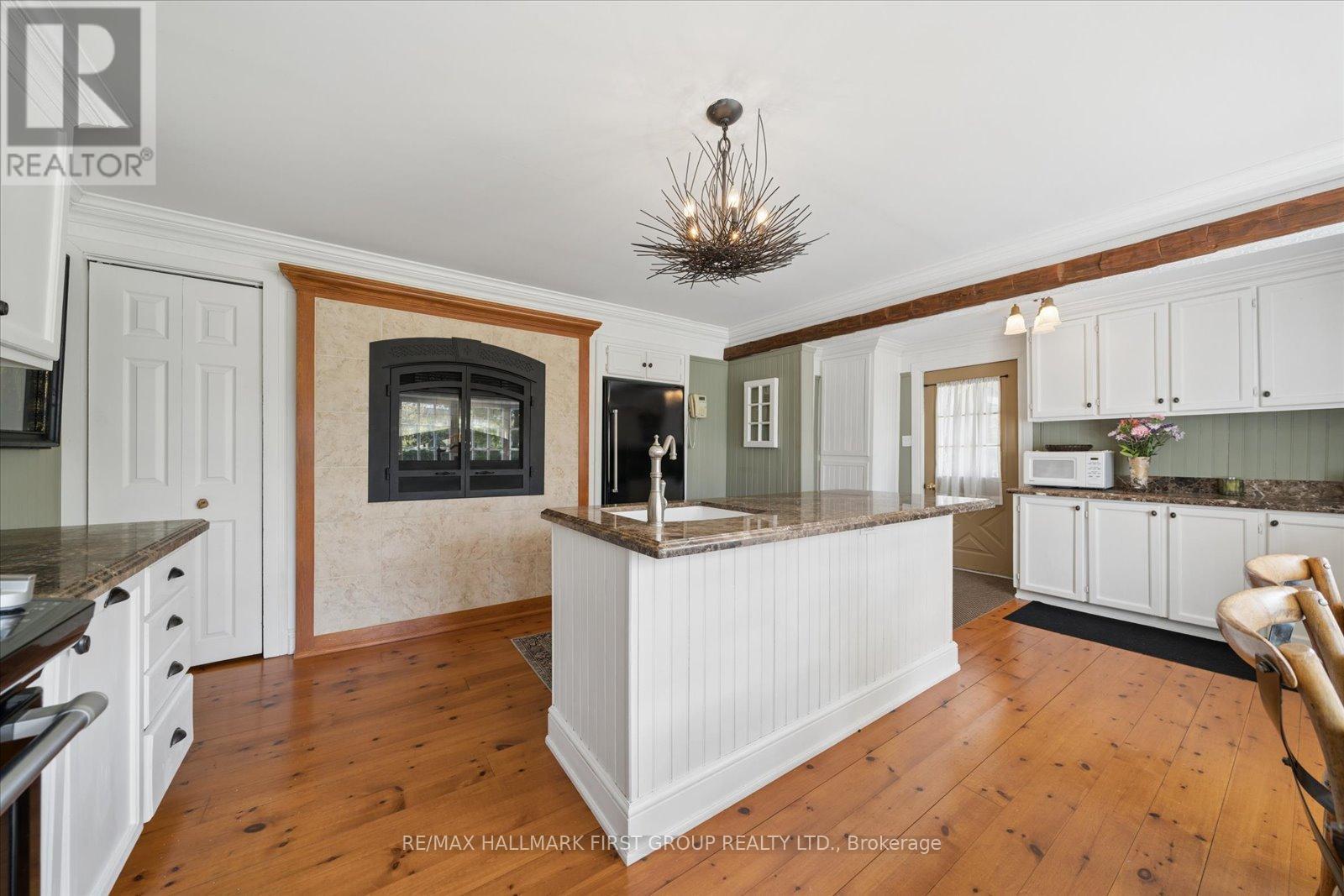 130 Myrtle Road E, Whitby, ON - Indoor Photo Showing Kitchen With Upgraded Kitchen