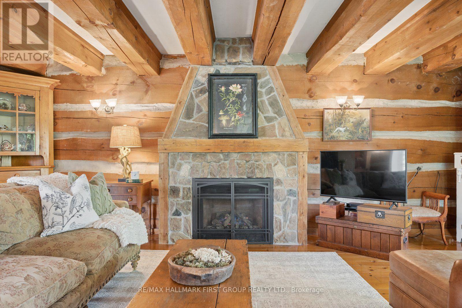130 Myrtle Road E, Whitby, ON - Indoor Photo Showing Living Room With Fireplace