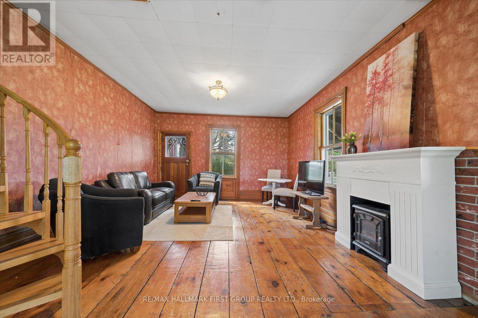 130 Myrtle Road E, Whitby, ON - Indoor With Fireplace