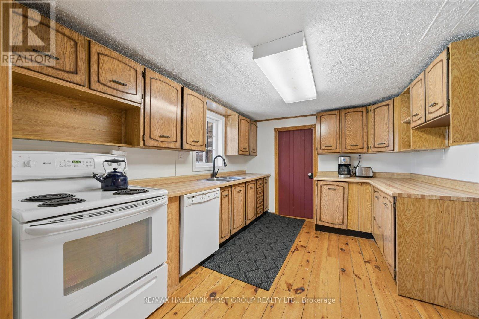 130 Myrtle Road E, Whitby, ON - Indoor Photo Showing Kitchen With Double Sink