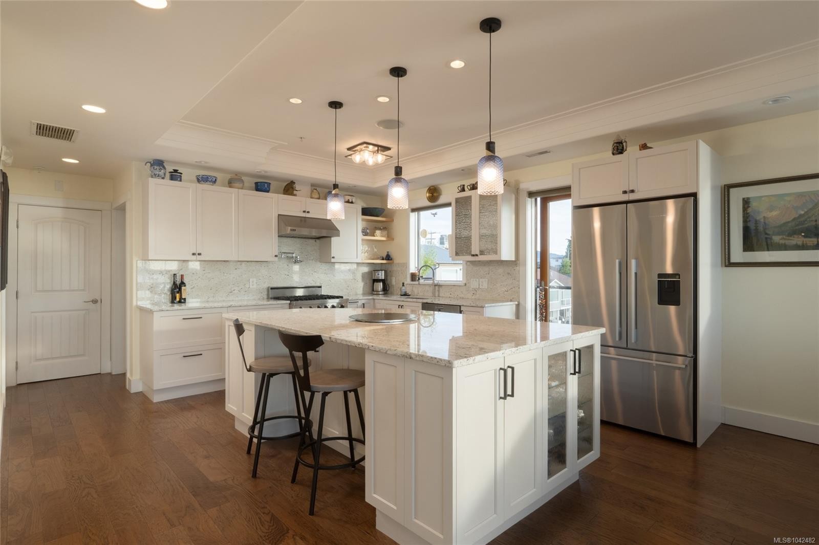 #201-9949 Third St, Sidney, BC
