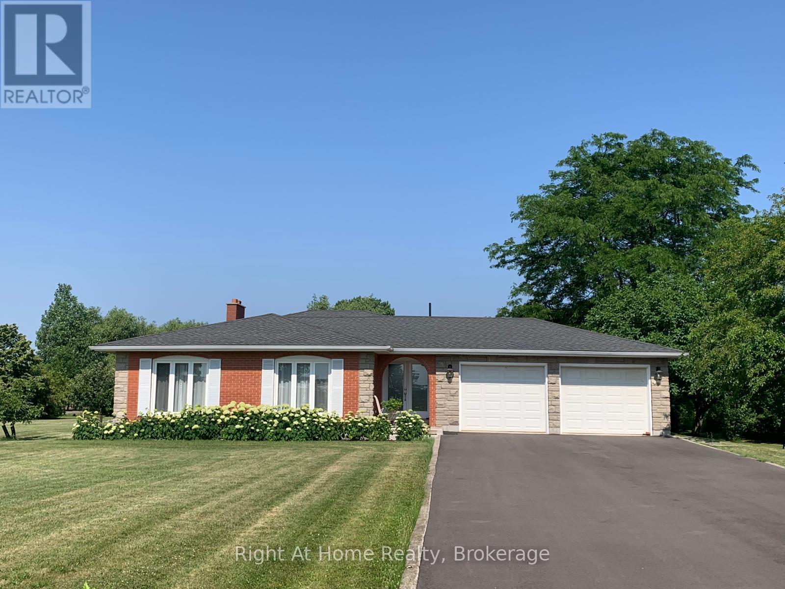 221 First Road E, Hamilton, ON
