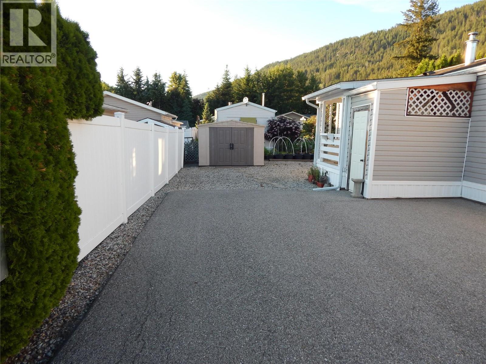 Covered Porch - 724 Devon Street Unit# Unit #55, Creston, BC