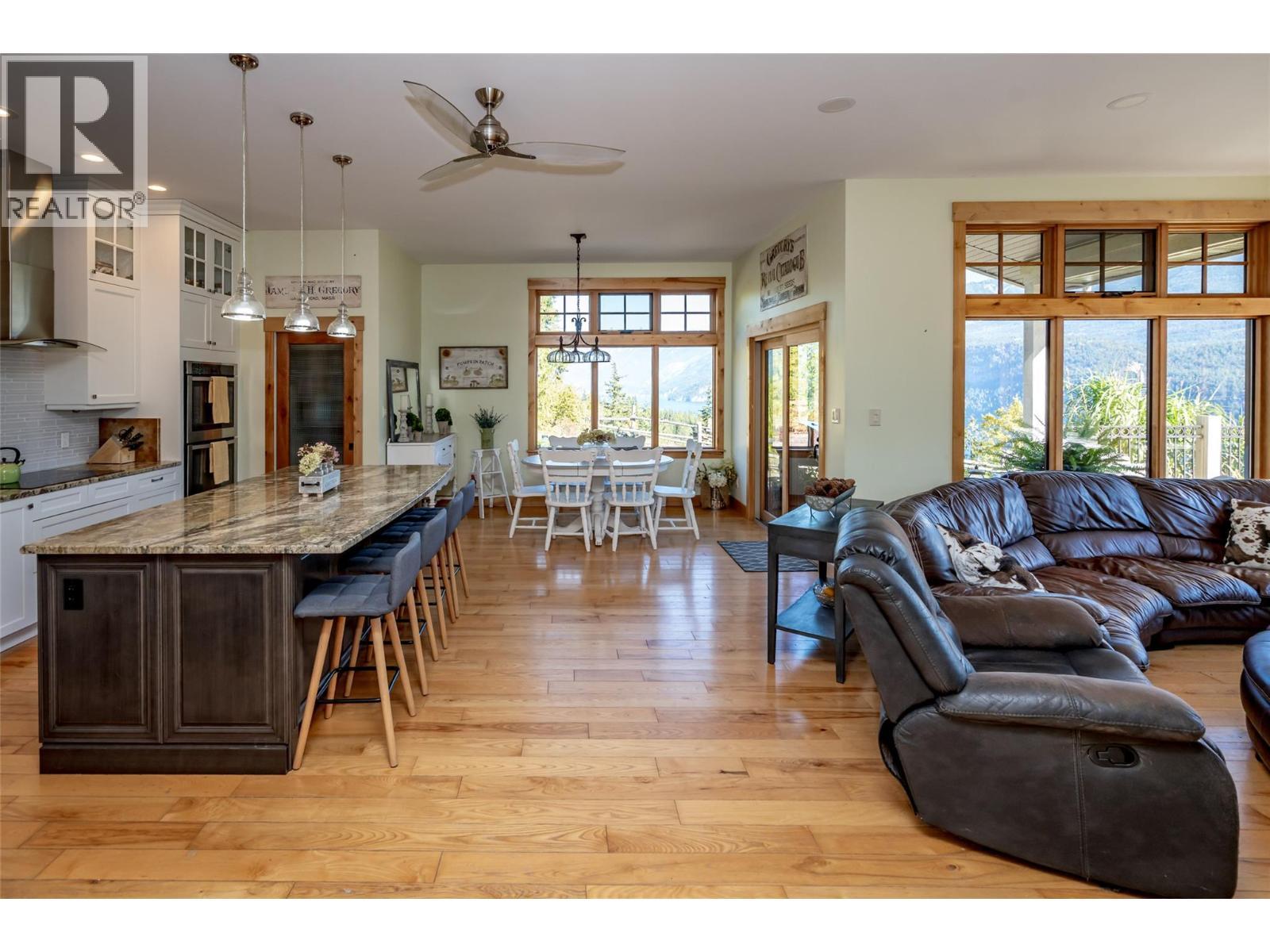 8840 Olson Road, Kaslo, BC - Indoor