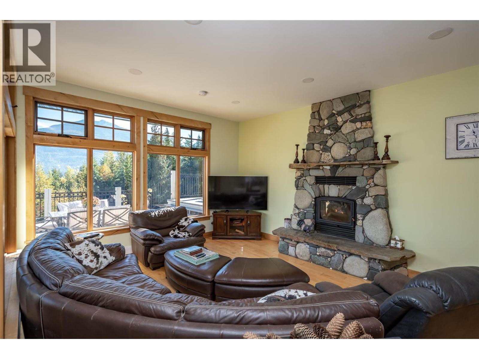 8840 Olson Road, Kaslo, BC - Indoor Photo Showing Living Room With Fireplace