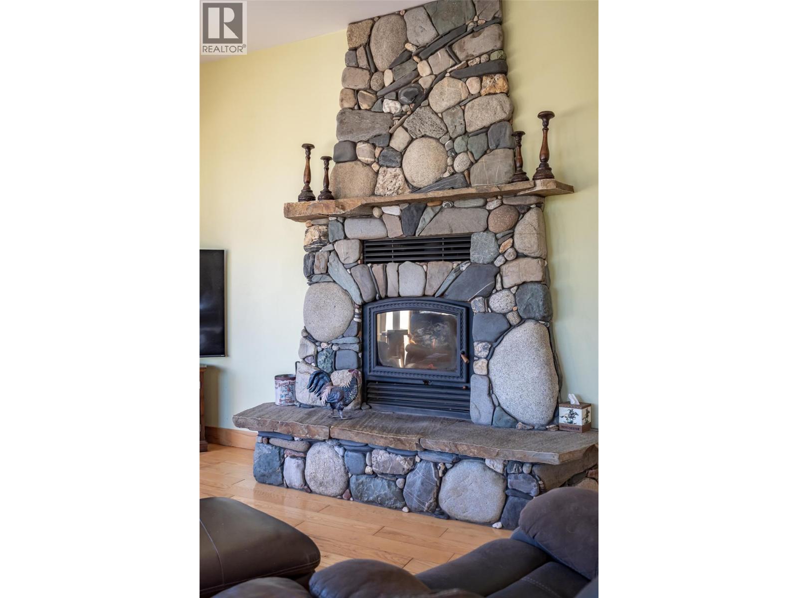 8840 Olson Road, Kaslo, BC - Indoor Photo Showing Living Room With Fireplace