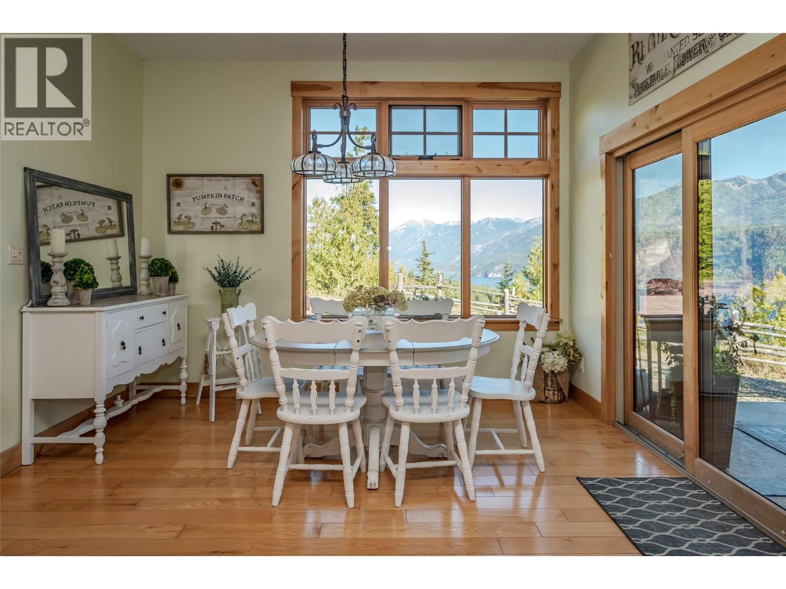 8840 Olson Road, Kaslo, BC - Indoor Photo Showing Dining Room
