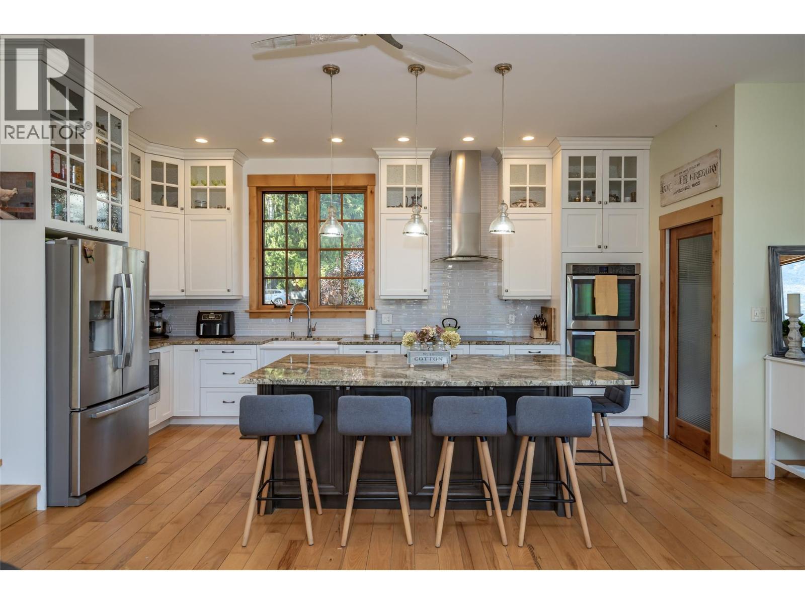 8840 Olson Road, Kaslo, BC - Indoor Photo Showing Kitchen With Upgraded Kitchen