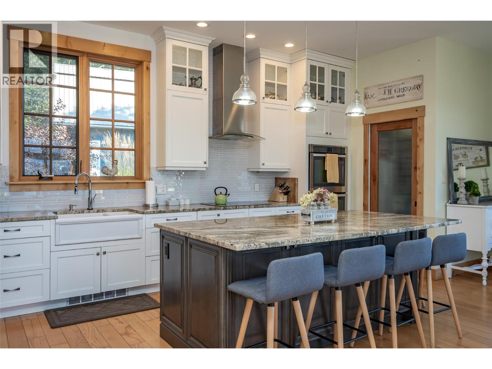 8840 Olson Road, Kaslo, BC - Indoor