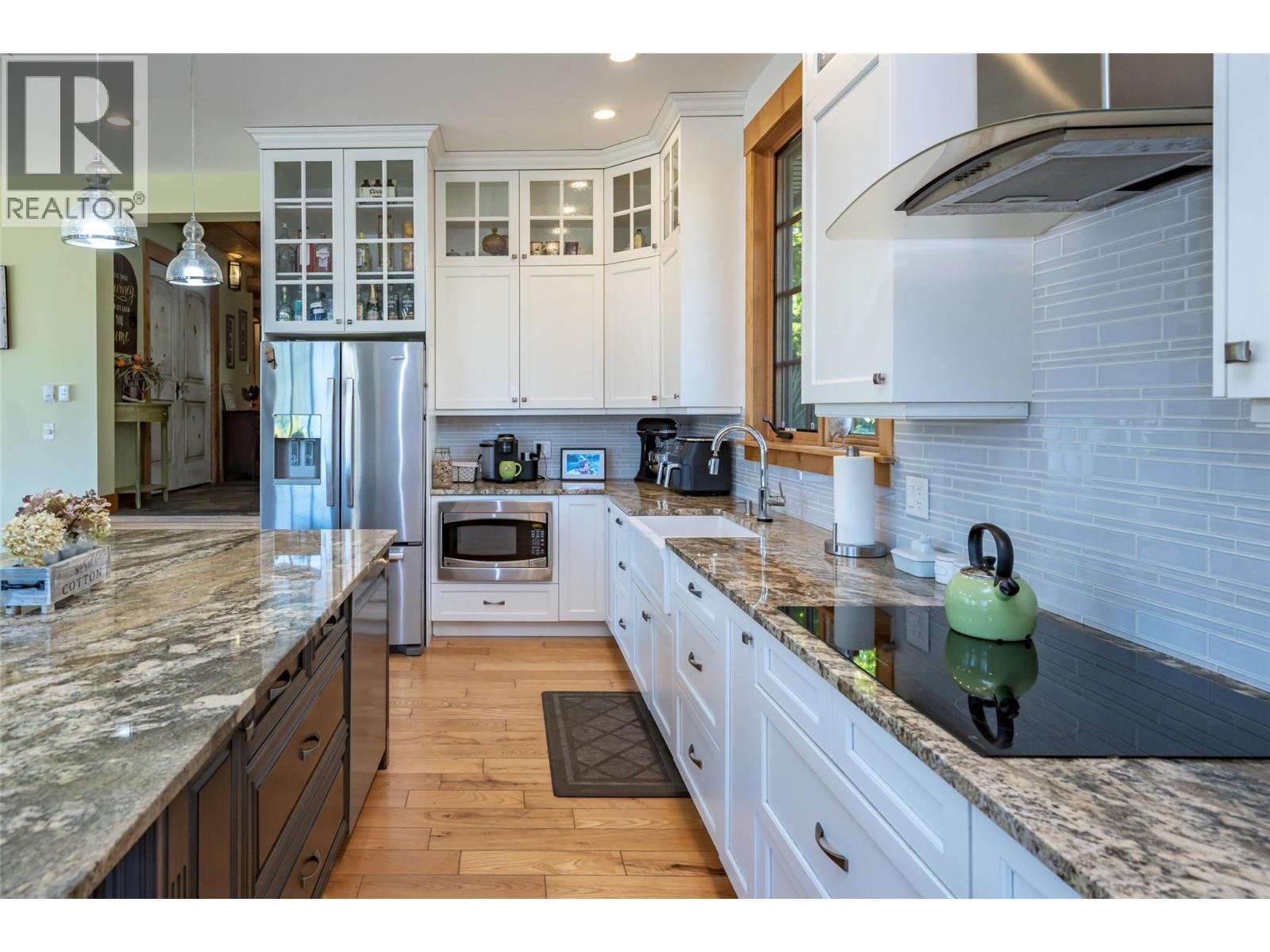 8840 Olson Road, Kaslo, BC - Indoor Photo Showing Kitchen With Upgraded Kitchen