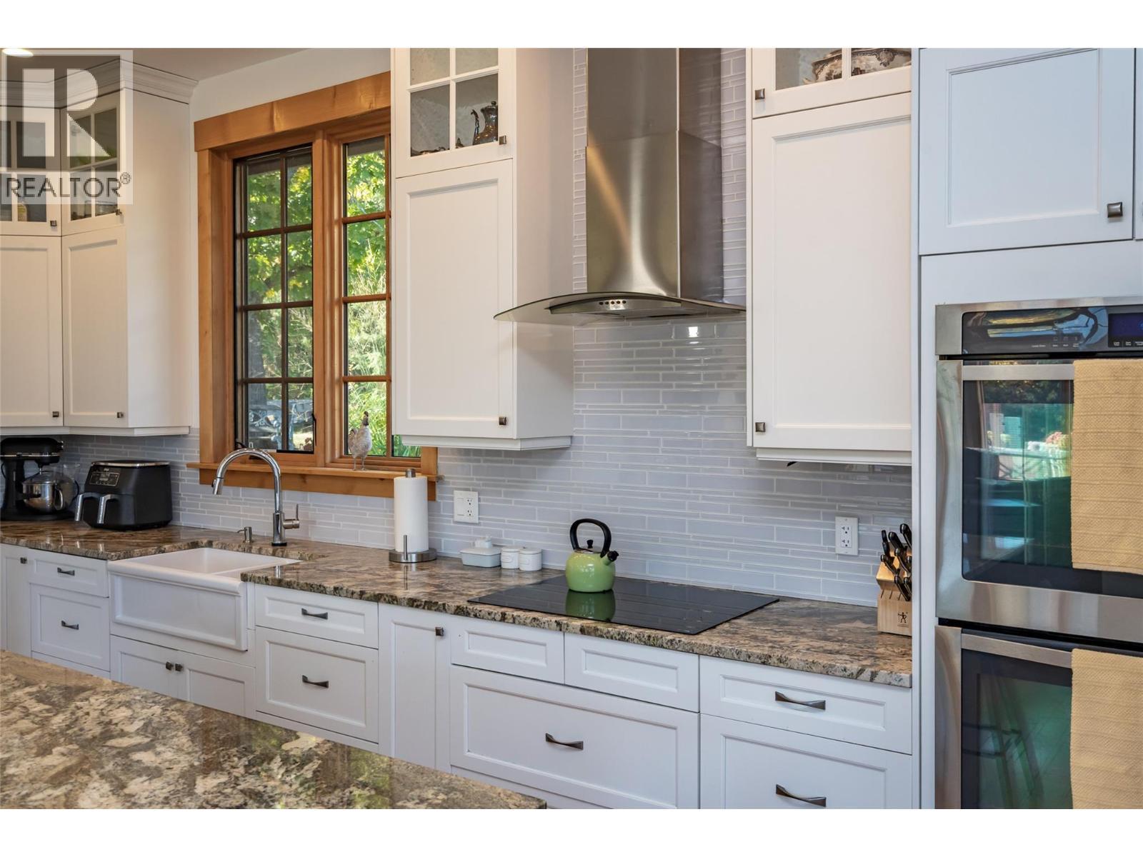 8840 Olson Road, Kaslo, BC - Indoor Photo Showing Kitchen With Upgraded Kitchen