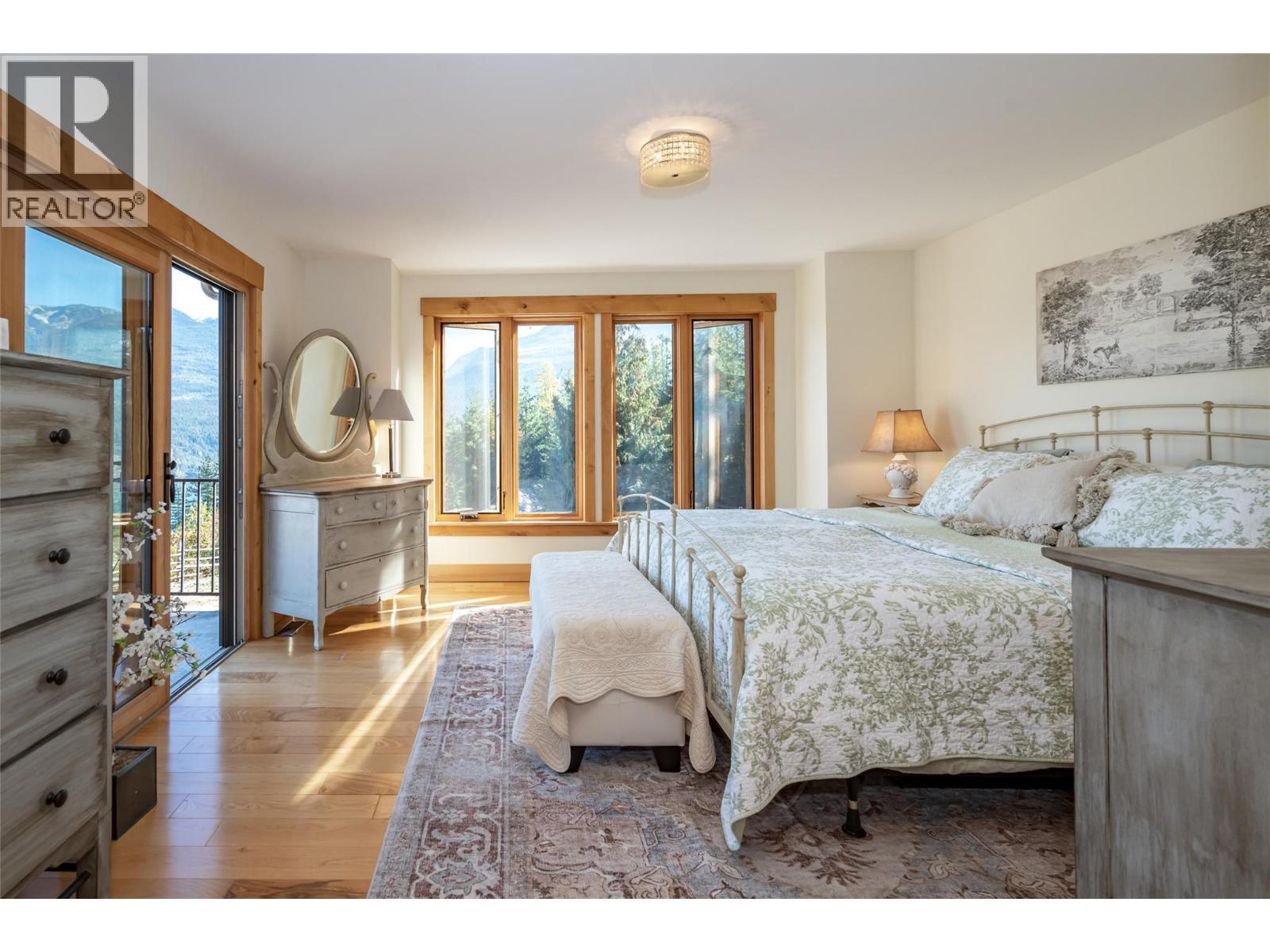 8840 Olson Road, Kaslo, BC - Indoor Photo Showing Bedroom