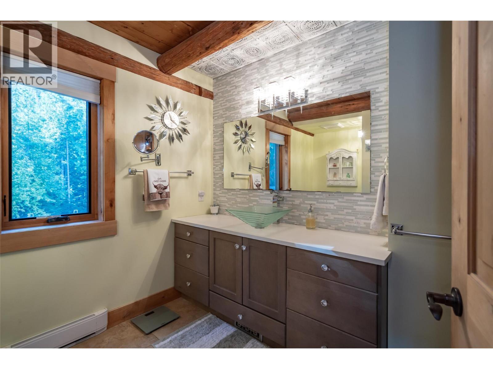 8840 Olson Road, Kaslo, BC - Indoor Photo Showing Bathroom