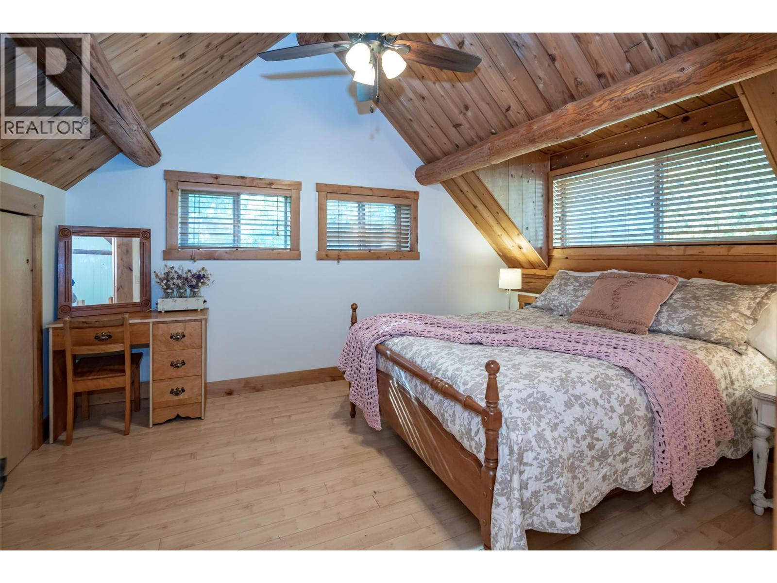 8840 Olson Road, Kaslo, BC - Indoor Photo Showing Bedroom