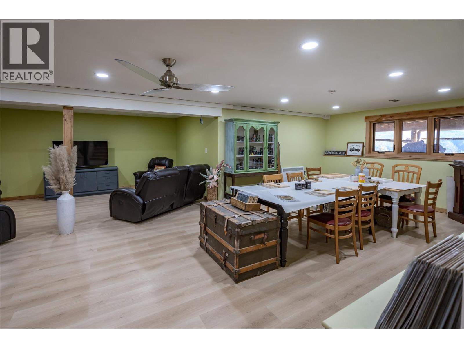 8840 Olson Road, Kaslo, BC - Indoor