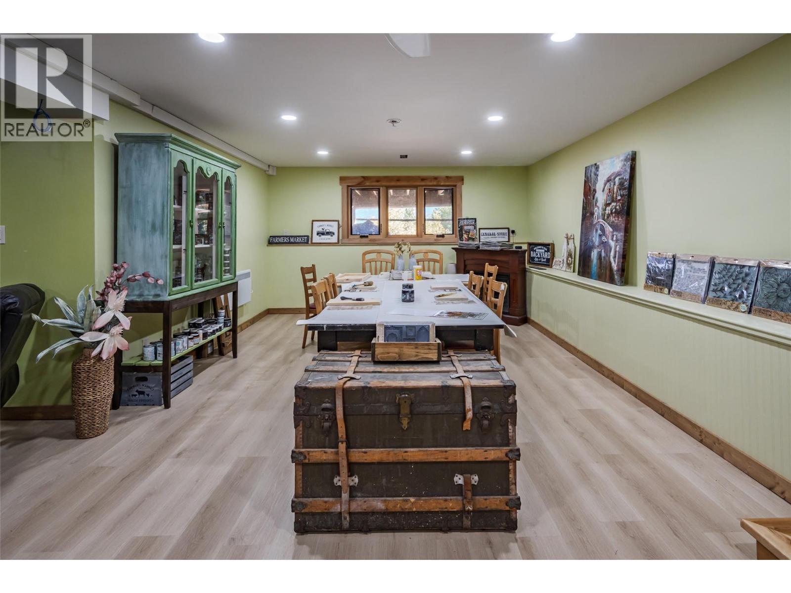8840 Olson Road, Kaslo, BC - Indoor