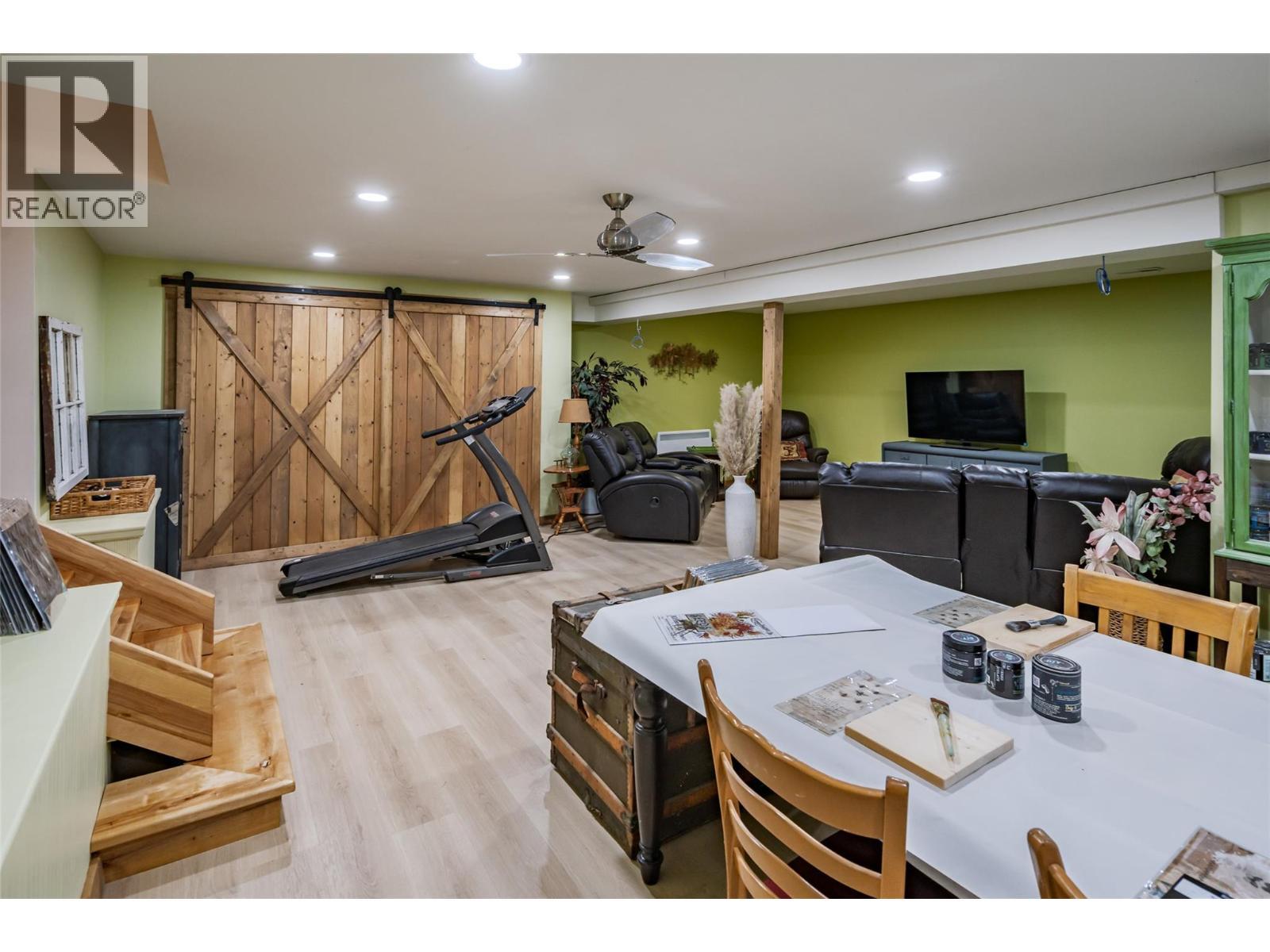 8840 Olson Road, Kaslo, BC - Indoor