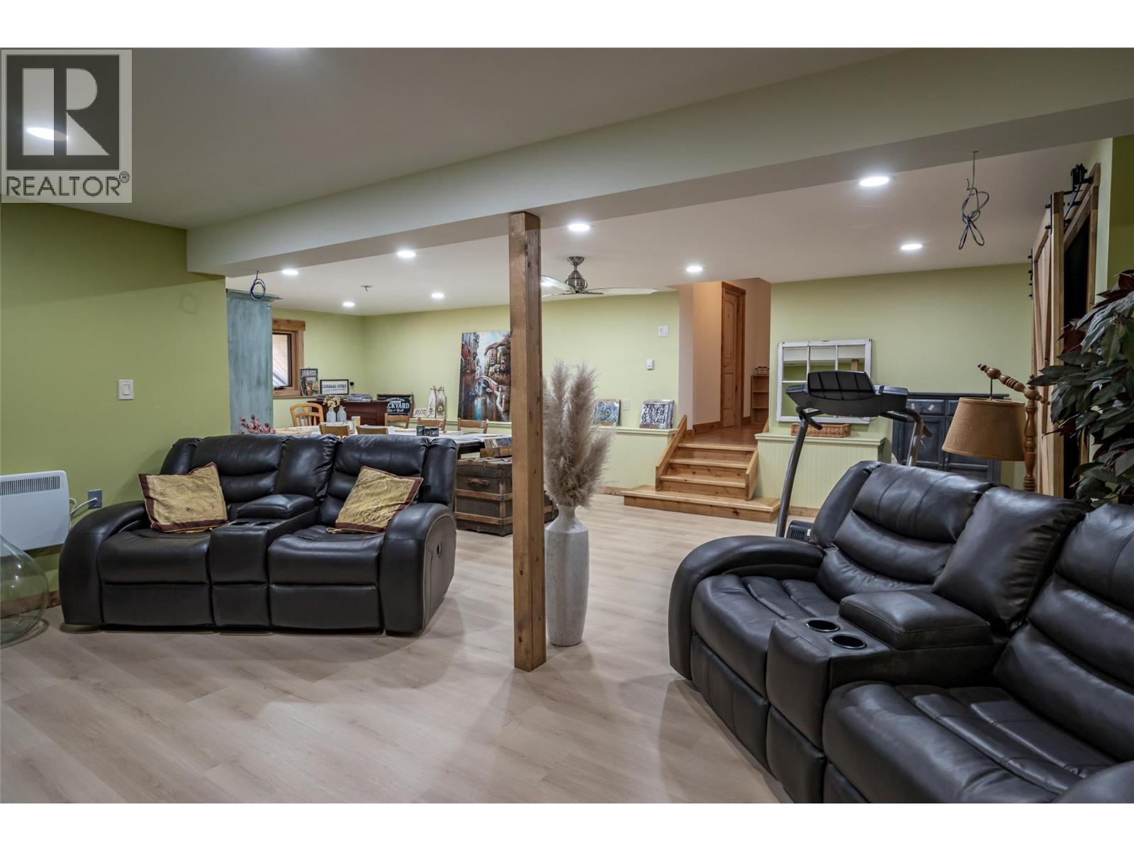 8840 Olson Road, Kaslo, BC - Indoor