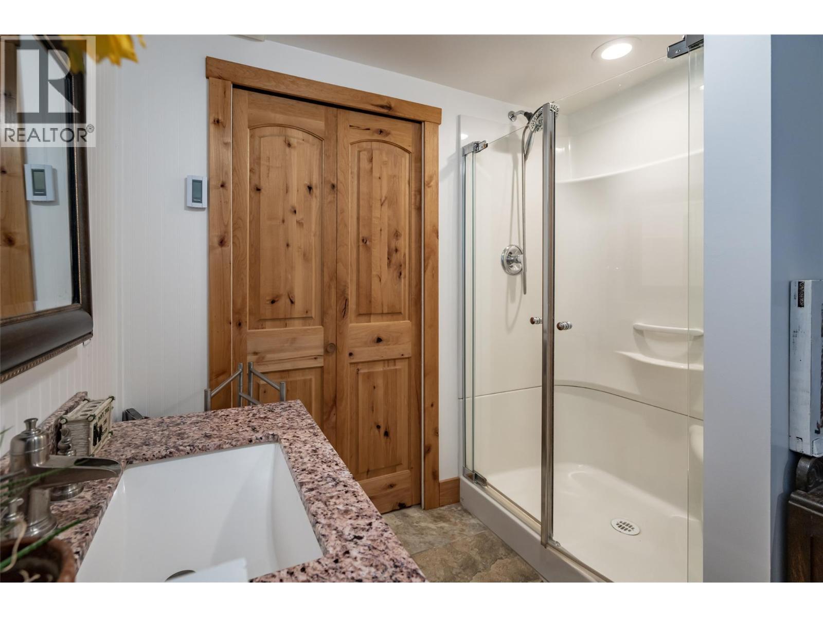 8840 Olson Road, Kaslo, BC - Indoor Photo Showing Bathroom