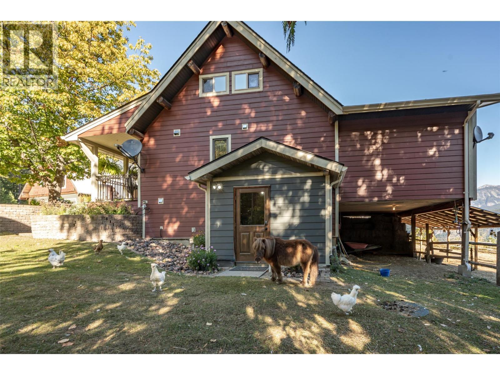 8840 Olson Road, Kaslo, BC - Outdoor