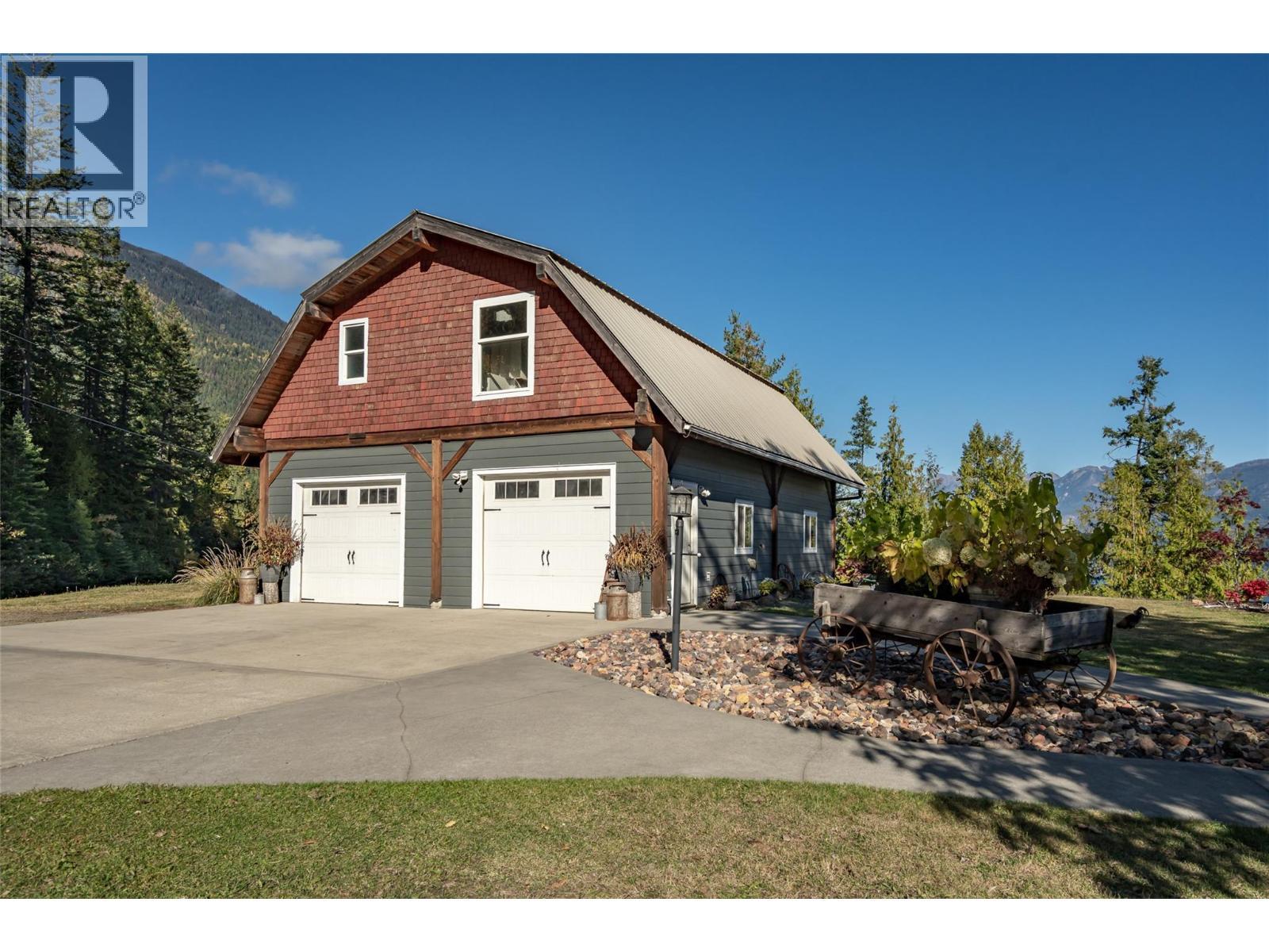 8840 Olson Road, Kaslo, BC - Outdoor