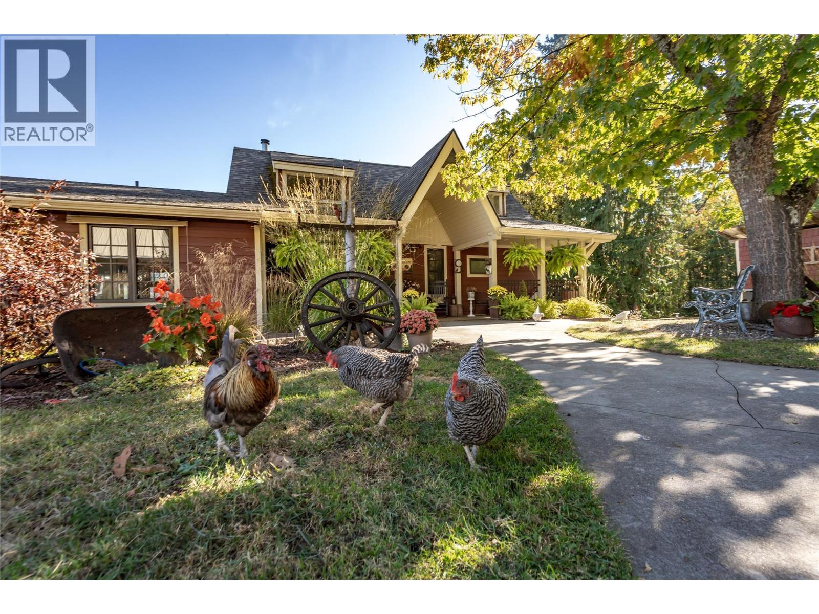 8840 Olson Road, Kaslo, BC - Outdoor