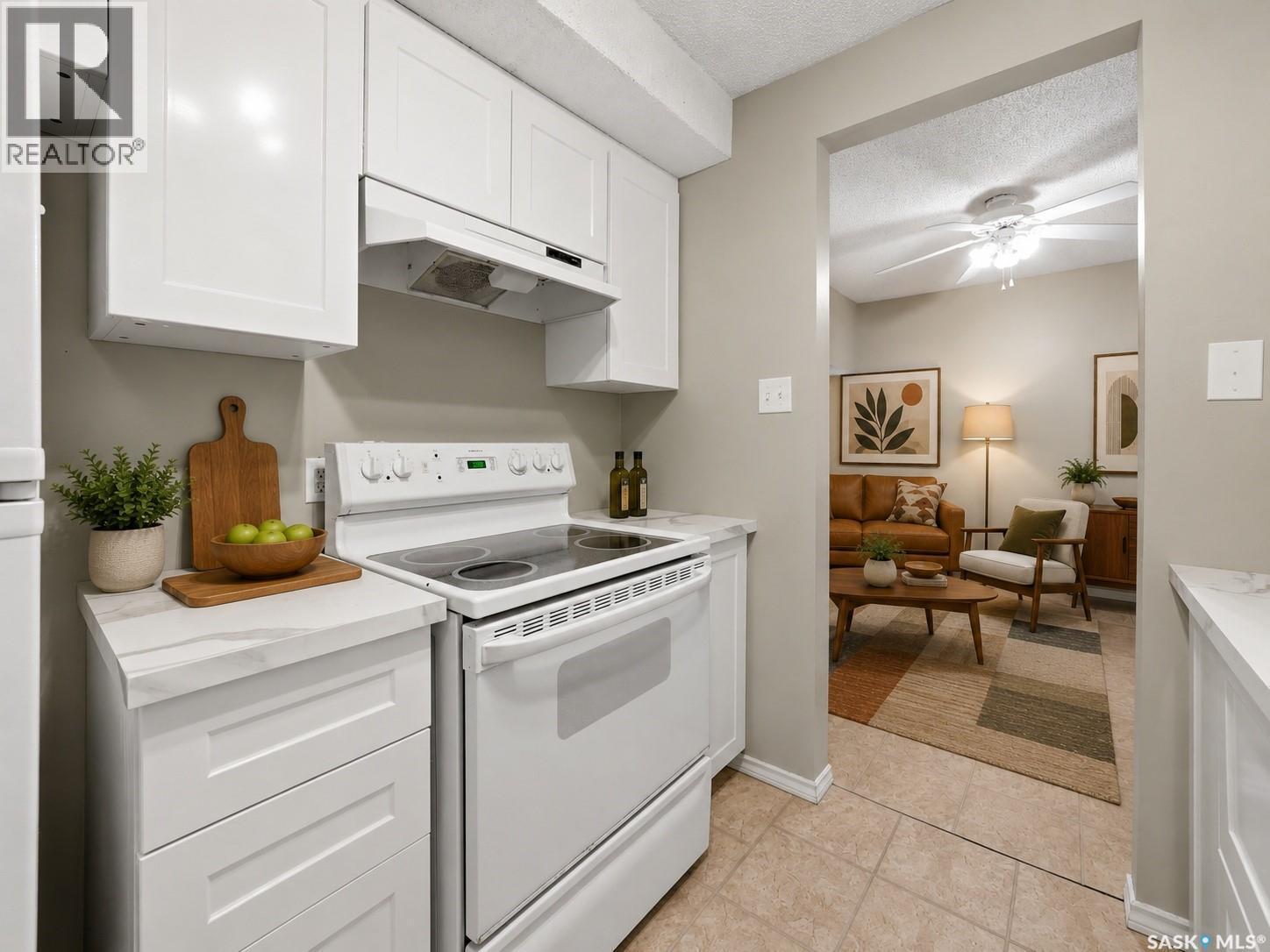 5056 10Th Avenue, Regina, SK - Indoor Photo Showing Kitchen