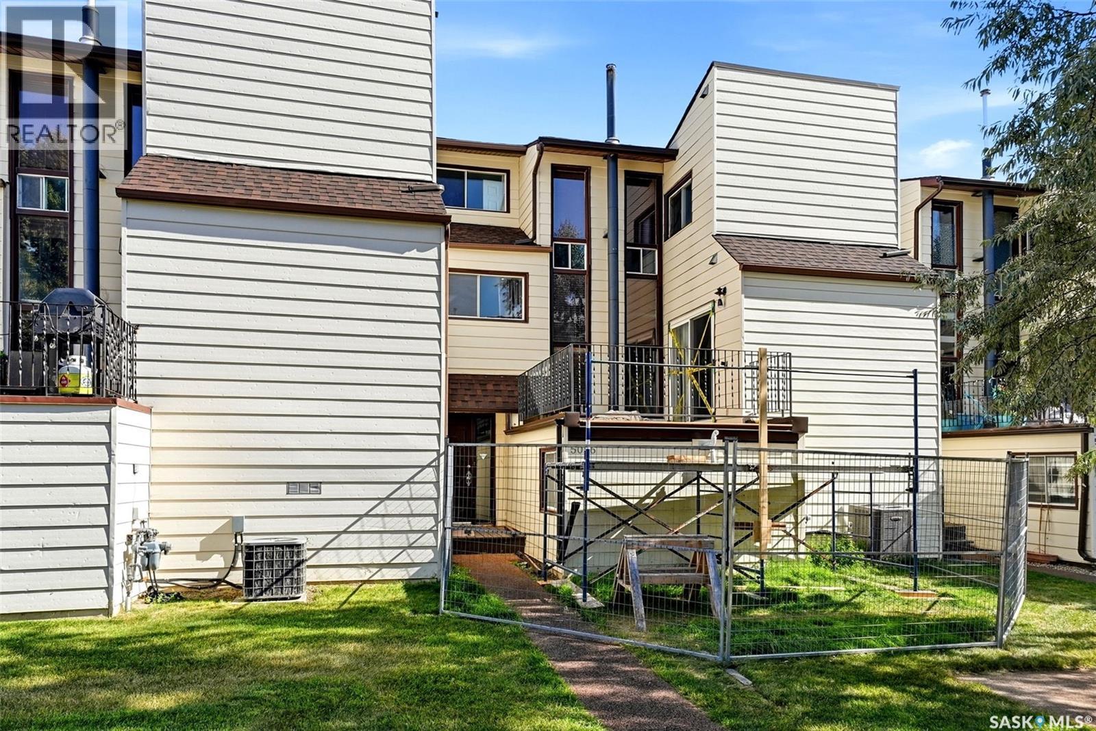 5056 10Th Avenue, Regina, SK - Outdoor