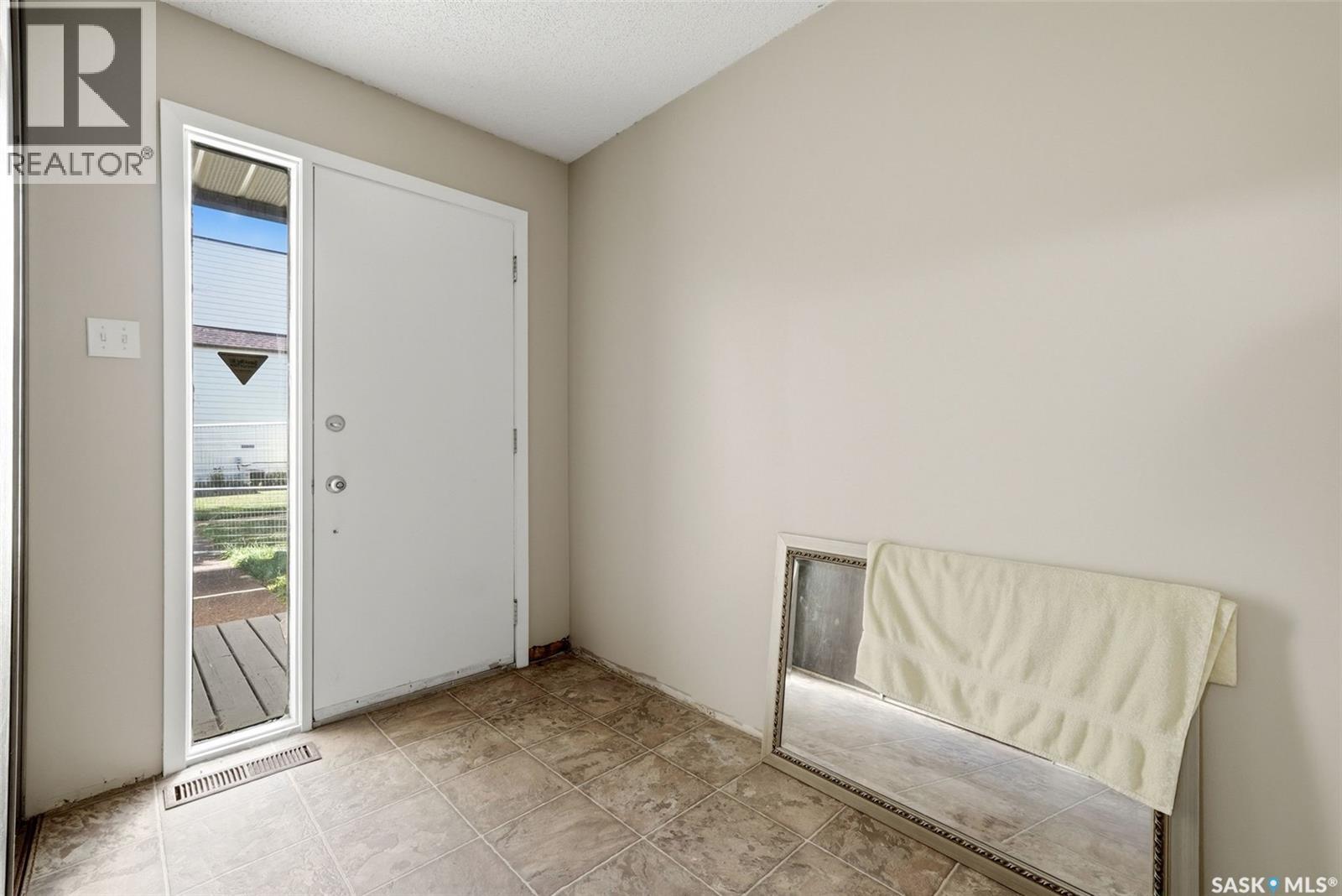 5056 10Th Avenue, Regina, SK - Indoor Photo Showing Other Room