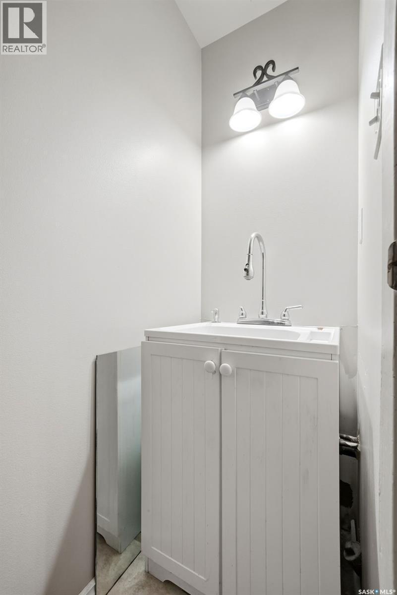 5056 10Th Avenue, Regina, SK - Indoor