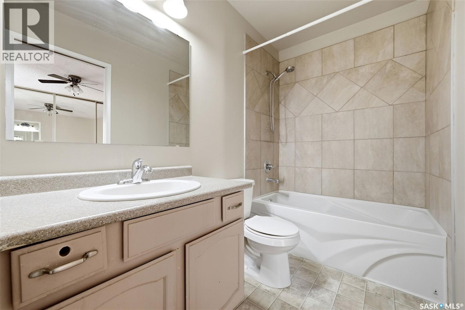 5056 10Th Avenue, Regina, SK - Indoor Photo Showing Bathroom