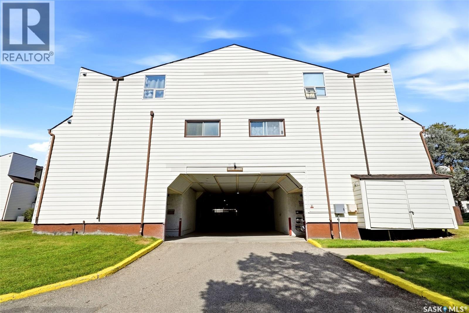5056 10Th Avenue, Regina, SK - Outdoor