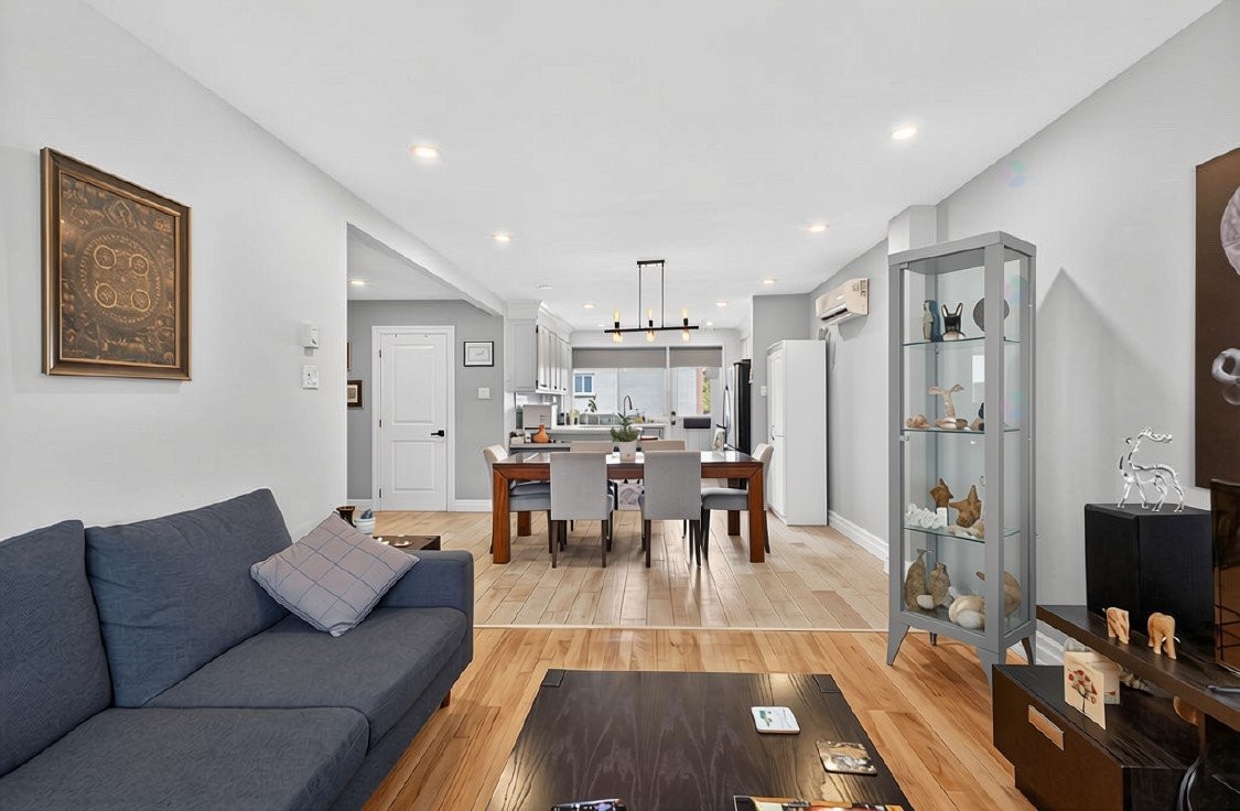 Living Room - 9145 Av. Christophe-Colomb, Montréal (Ahuntsic-Cartierville), QC
