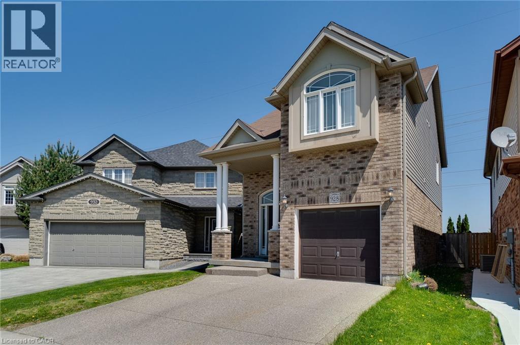 Brick and siding exterior featuring an attached single-car garage and a paved driveway - 928 Dunblane Court, Kitchener, ON