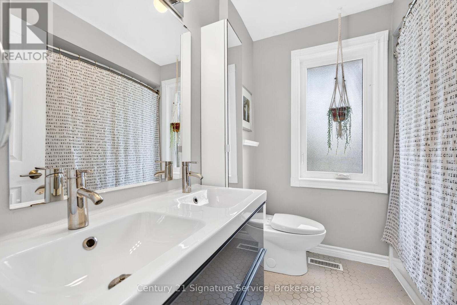 5183 Banting Court, Burlington, ON