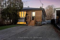 107 BAYVIEW PARKWAY Newmarket, ON L3Y 3W2