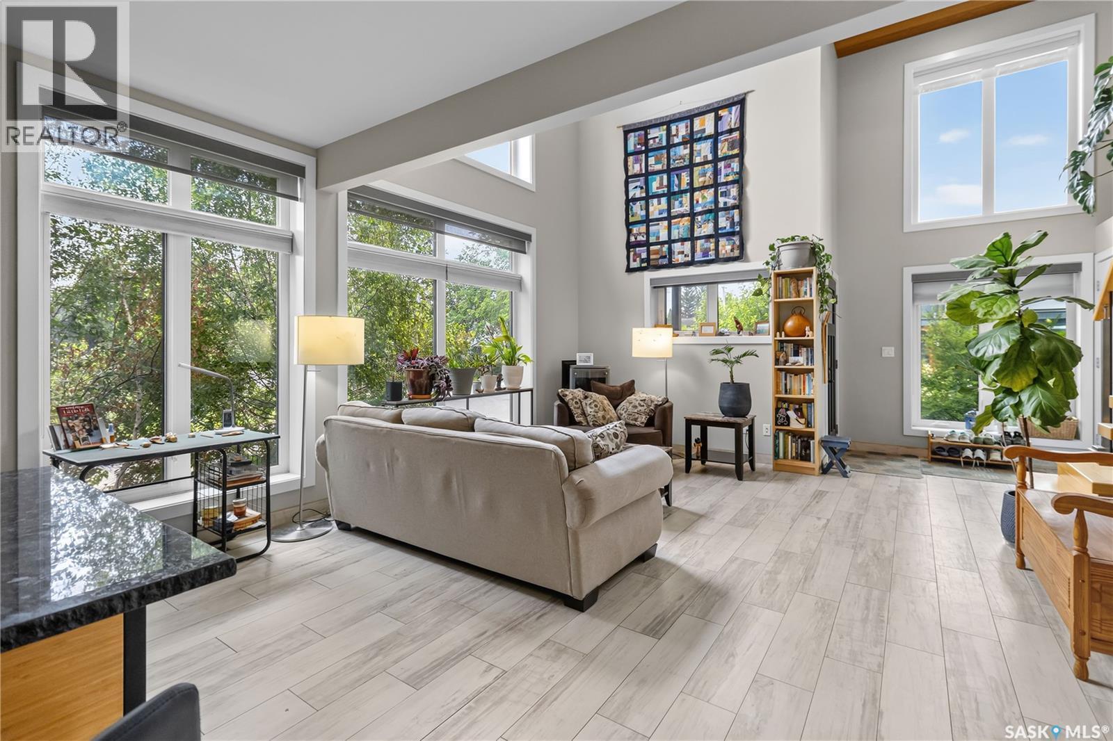 1602 Edward Avenue, Saskatoon, SK - Indoor Photo Showing Living Room