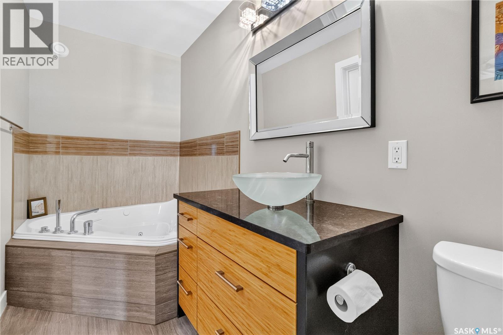 1602 Edward Avenue, Saskatoon, SK - Indoor Photo Showing Bathroom