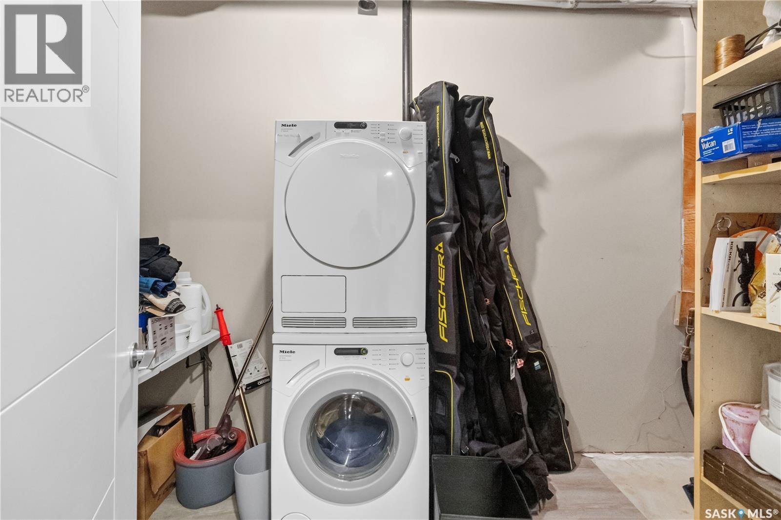 1602 Edward Avenue, Saskatoon, SK - Indoor Photo Showing Laundry Room